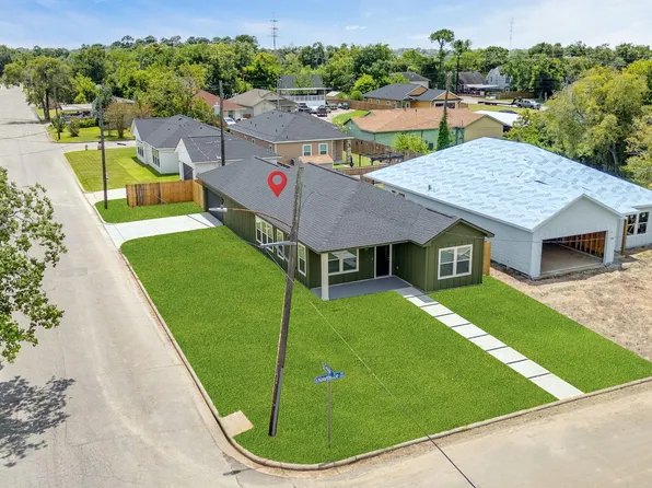 1301 Hawthorne St, Baytown, TX 77520