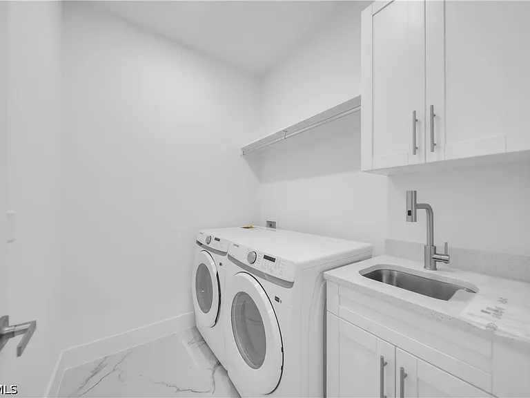 506 W 5th St — Photo 13