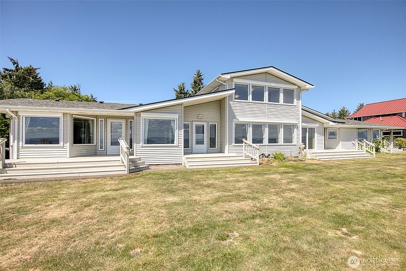 4th image of 544 Chinook Avenue SE