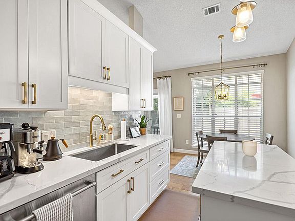 4th image of 4451 Parkwood Sq