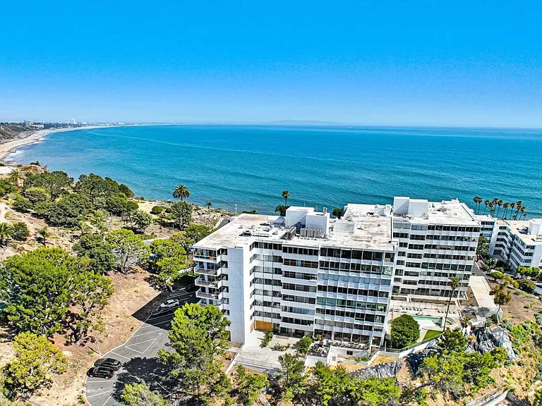 17352 W Sunset Blvd #204 — Photo 4