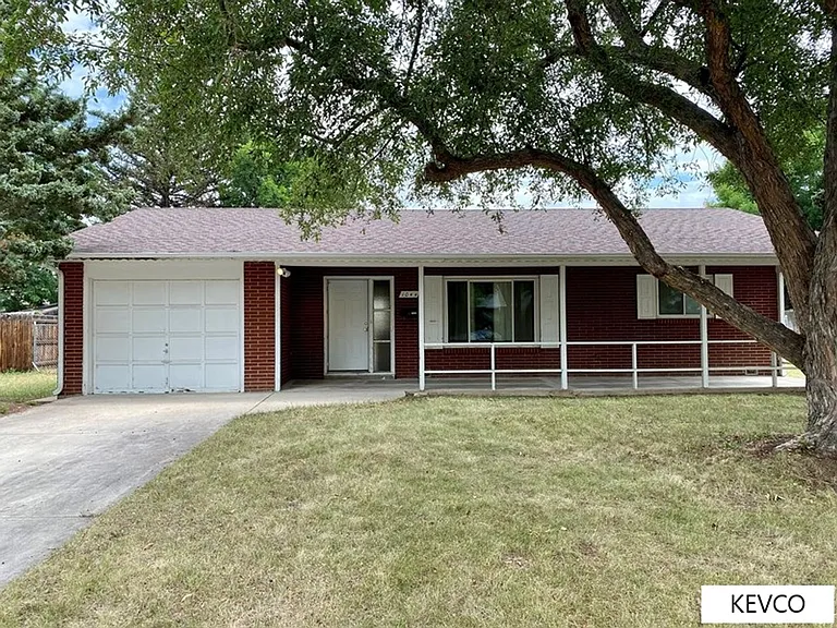 1044 Montview Rd — Photo 1