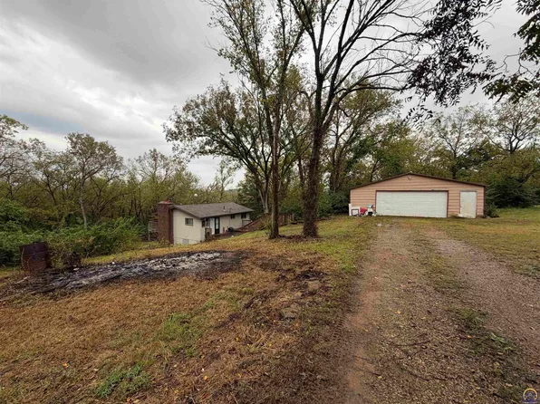 7435 Lakeview Rd, Meriden, KS 66512