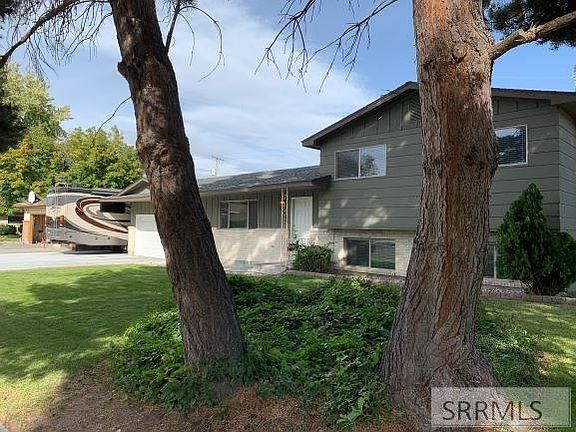 2nd image of 1925 Tiffany Dr