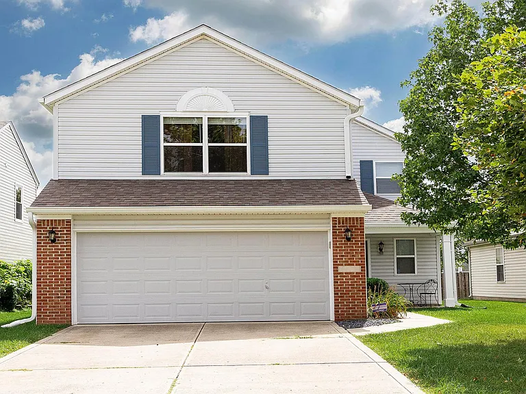 459 Vernon Pl — Photo 3