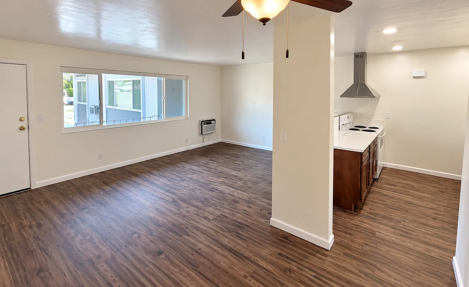 1304 Roxanne Dr - 13 — Photo 2