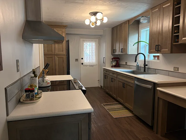 2320 Cannon St — Photo 5