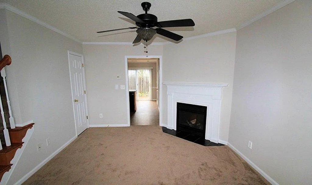 2 bed, 1.5 bath, 1041 sqft, $1,200 — Photo 3