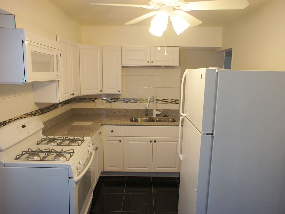 1st image of 924 Ohlman Ave