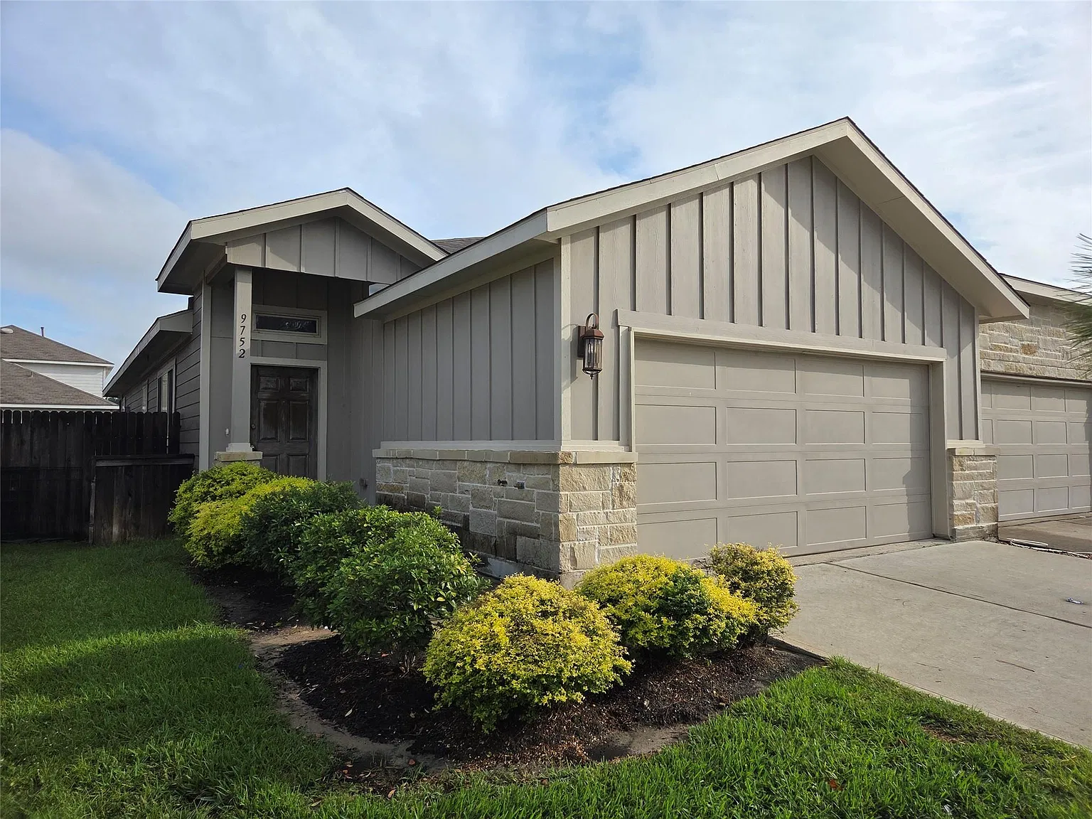 3 bed, 2.0 bath, 1356 sqft, $1,625 — Photo 2
