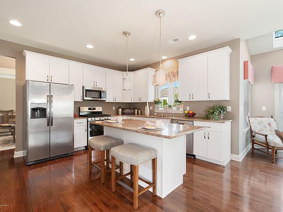 4th image of 15 Rachel Ct