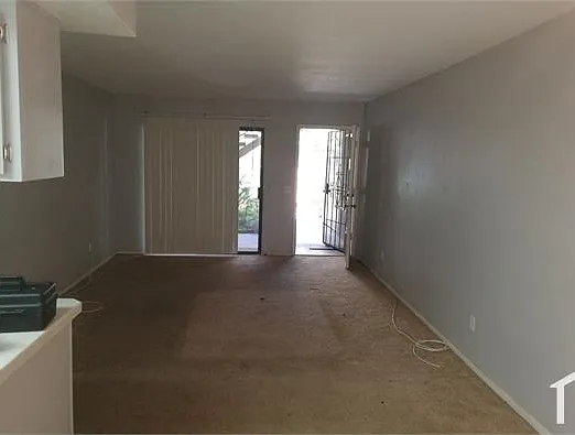 2421 W Acacia Ave — Photo 16