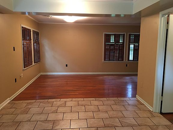 3rd image of 83 Beechwood Dr