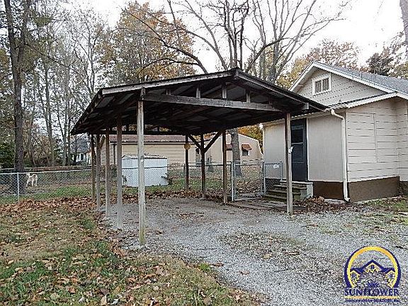 3rd image of 2800 SE Virginia Ave