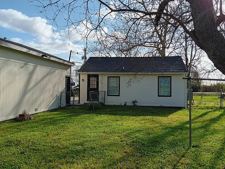 2408 Shanks Rd — Photo 3