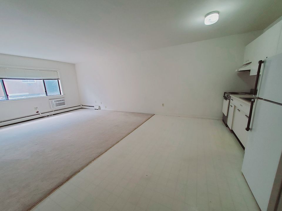 2nd image of 960 Hope St APT 1A