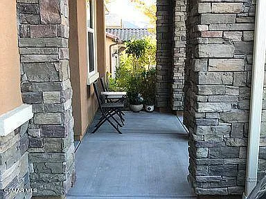 446 Almond Ln — Photo 2