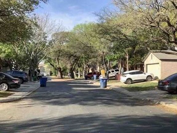 Exterior Neighborhood (street photo)