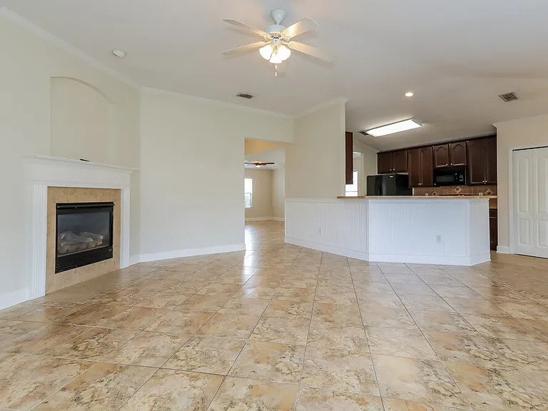 2732 Woodsdale Dr — Photo 4