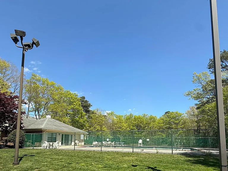 81 Colonial Ct #81 — Photo 12