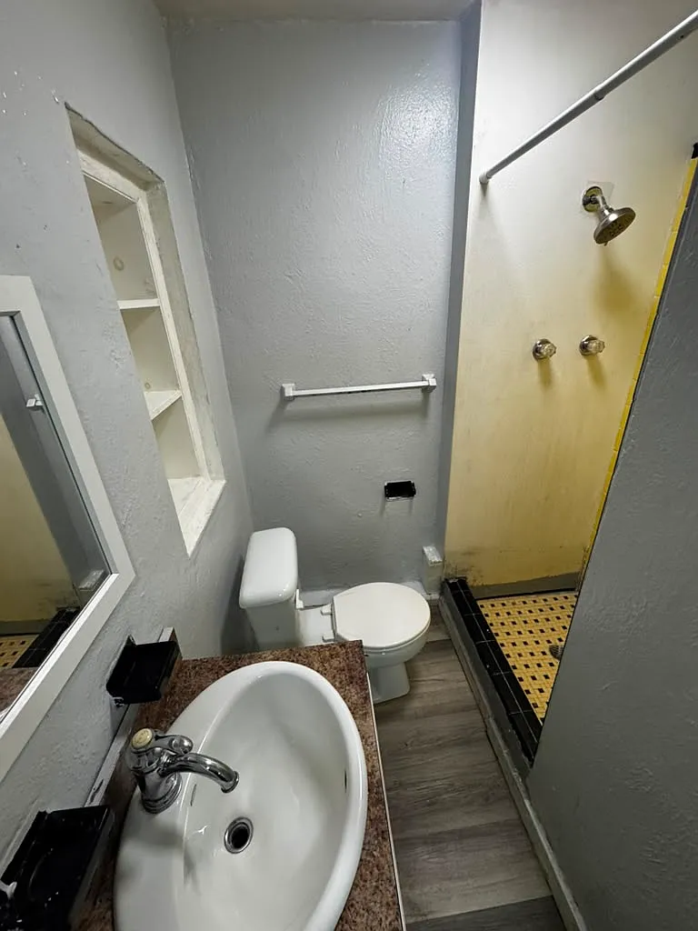 Studio, $1,000 — Photo 2
