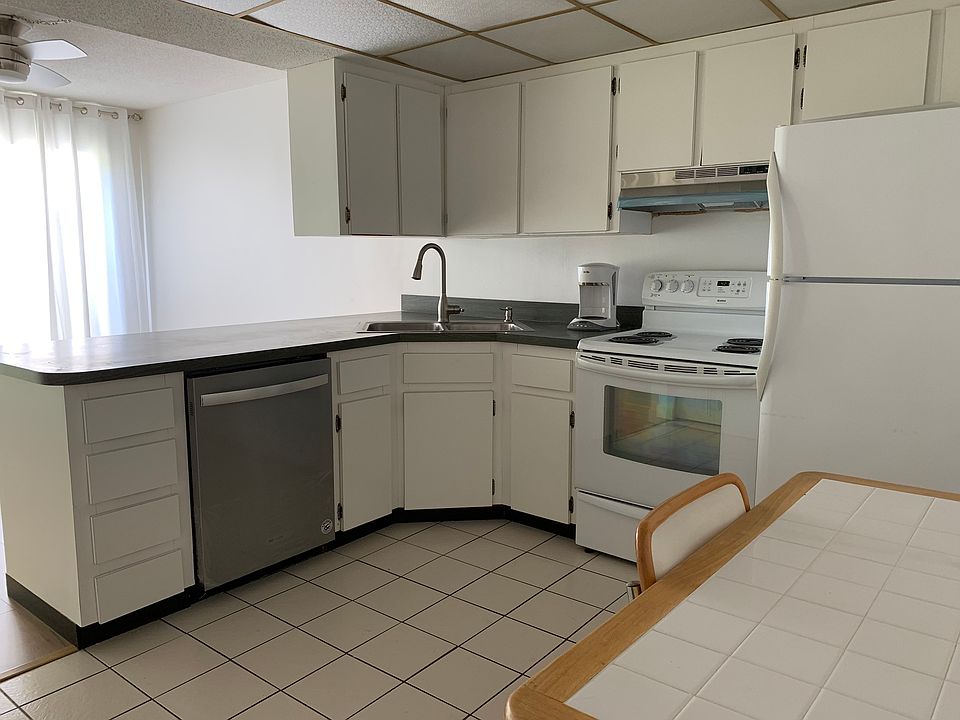 10’ x 11’ tiled kitchen