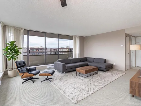 9805 2nd St #301, Sidney, BC V8L 4T9