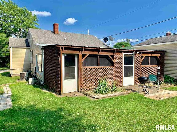 3rd image of 3113 N Delmar Ct