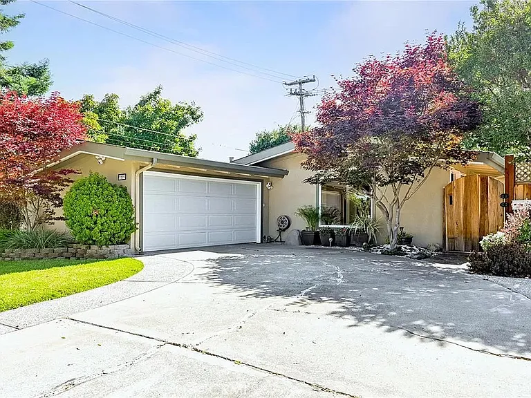 1229 Manzano Way — Photo 1