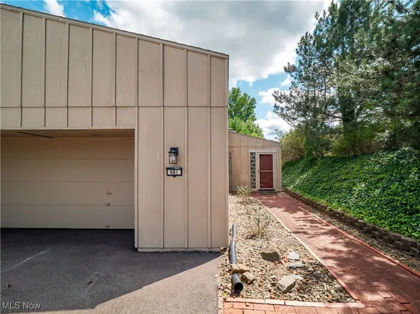 681 Sonora Ct, Berea, OH 44017
