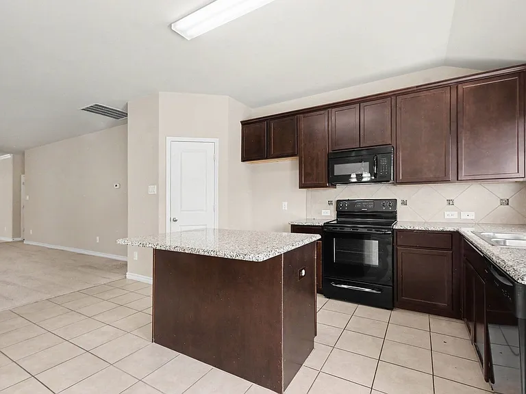 1412 Villa Paloma Blvd — Photo 10
