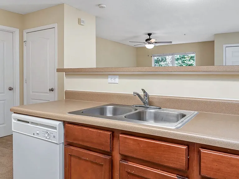 Madison Heights Luxury Apartments — Photo 27