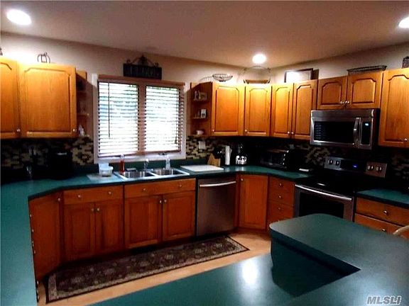 5th image of 6 Eileen Ct