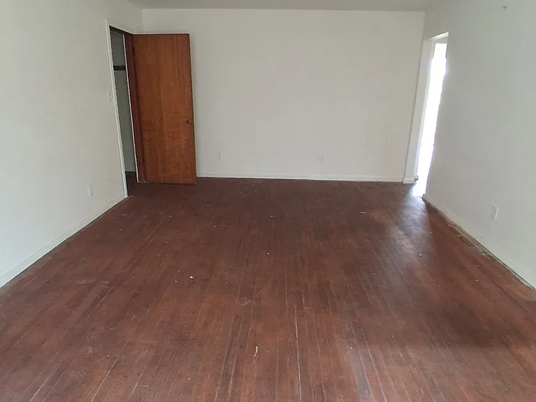 3042 N Palmer St #9 — Photo 2