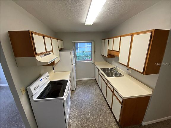3rd image of 2619 E Pine St