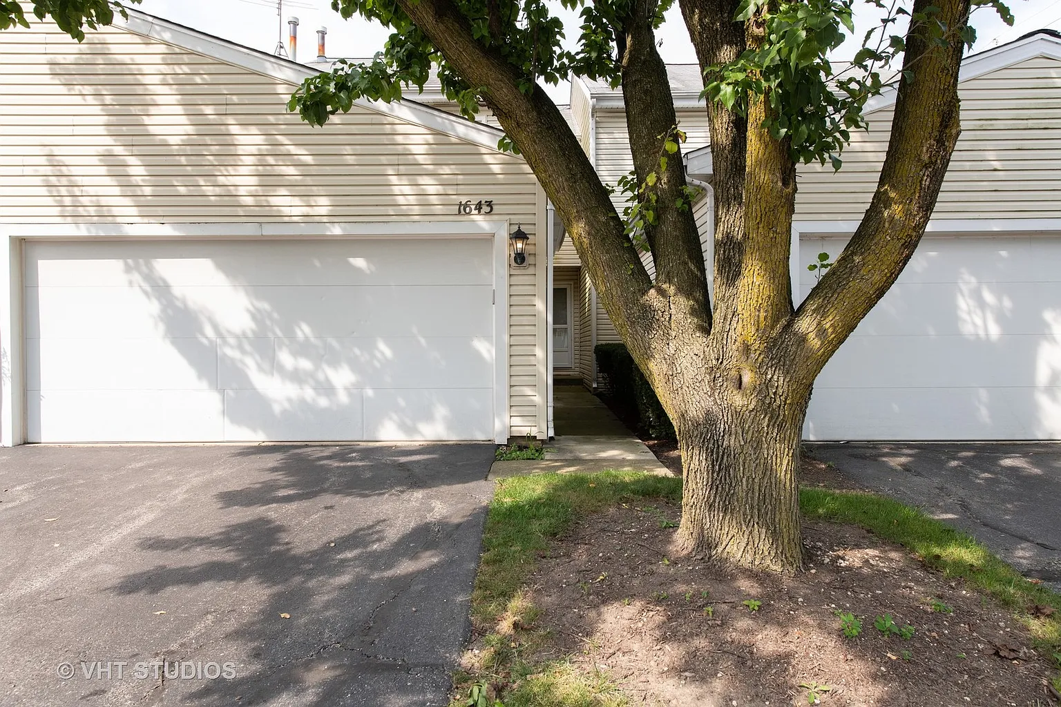 1643 Kemper Dr photo 1
