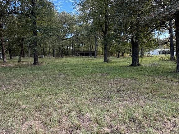 4th image of 715 Lake Rd