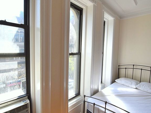 4th image of 149 W 72nd St APT 4B