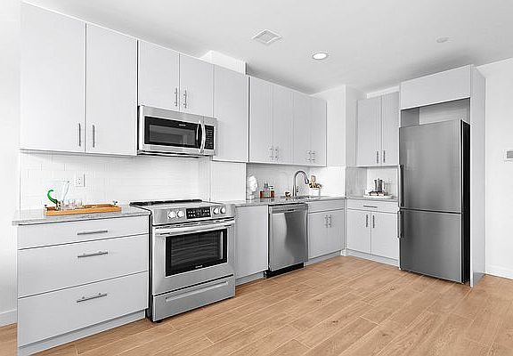5th image of 912 Broadway #5F
