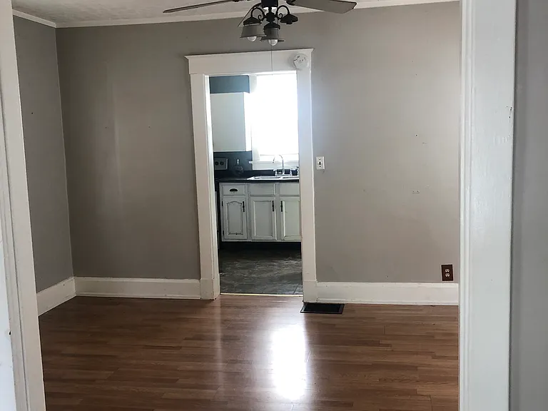 711 Delmar Pl — Photo 5
