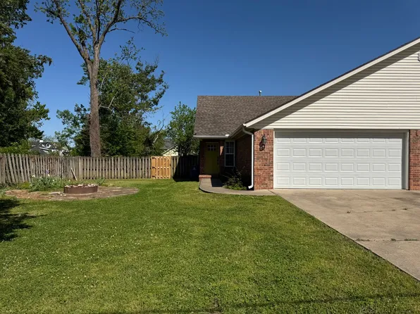 910-2 NW A St, Bentonville, AR 72712