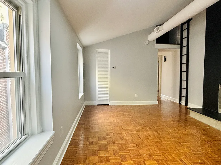 1104 Pine St #4 — Photo 4