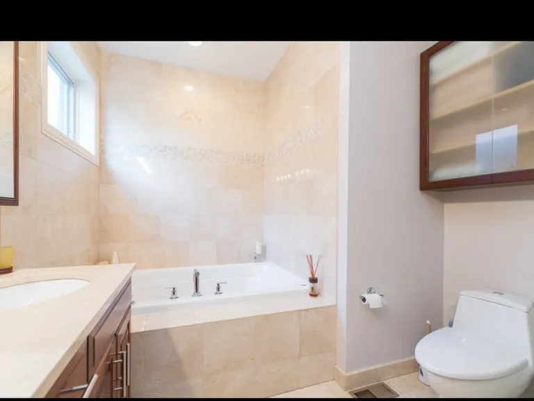 1523 W Huron St #2 — Photo 16