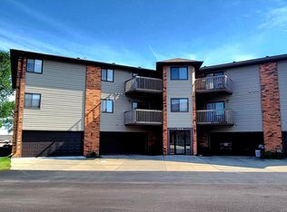 929 Circle Dr, Aberdeen, SD 57401