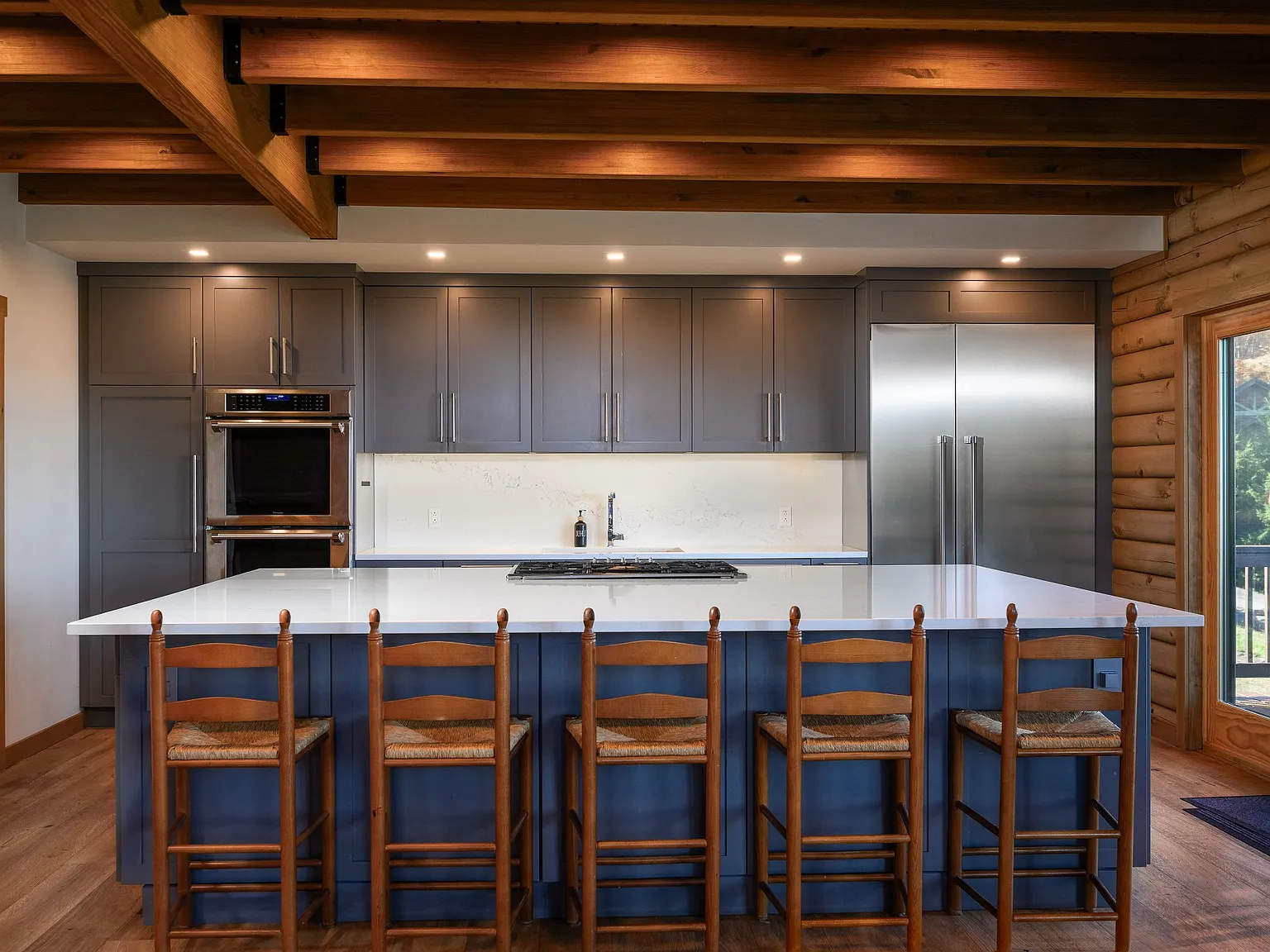 6 bed, 5000 sqft, $50,000 — Photo 3