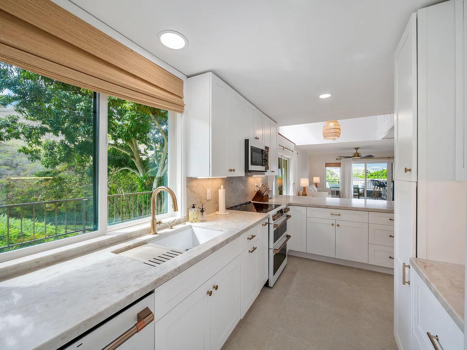 3 bed, 2.5 bath, 2500 sqft, $9,000 — Photo 3