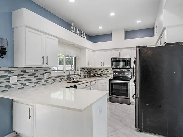 380 Rosalind Ln — Photo 8