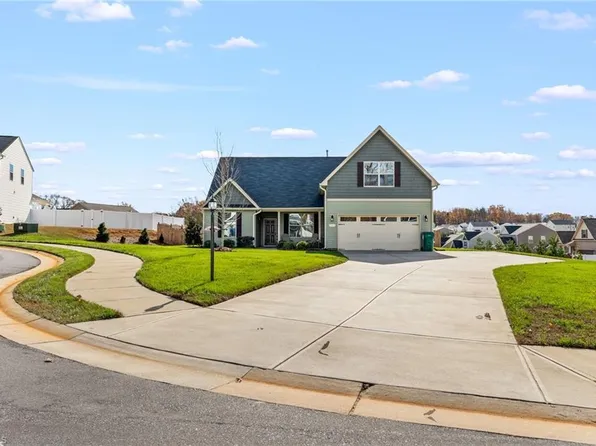 105 Ascender Dr, King, NC 27021