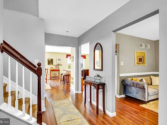 3rd image of 128 Walnut Valley Ct