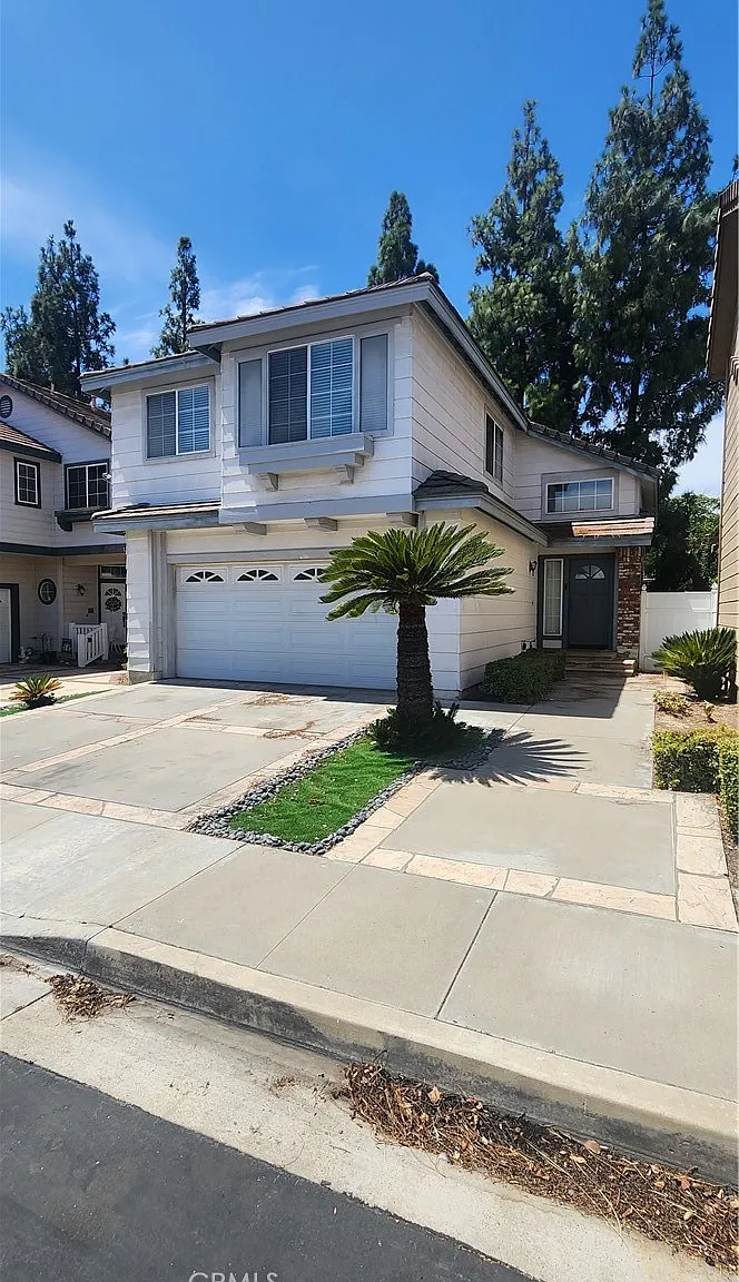 3 bed, 2.5 bath, 1769 sqft, $3,300 — Photo 1